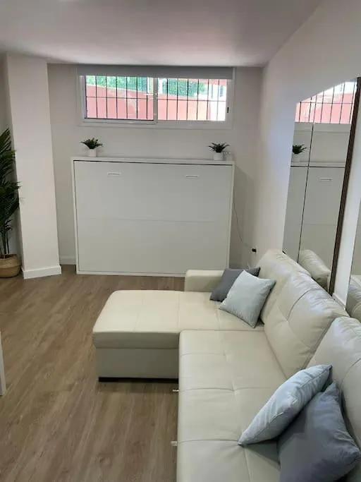 Precioso Estudio Recien Reformado Con Piscina. Apartamento Torremolinos